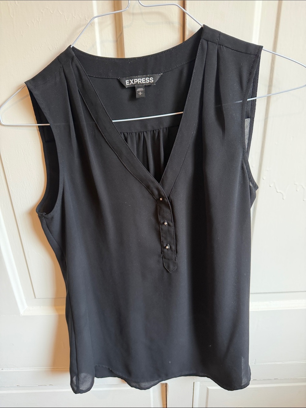 Express Black Sleeveless V-Neck Button-Trim blouse